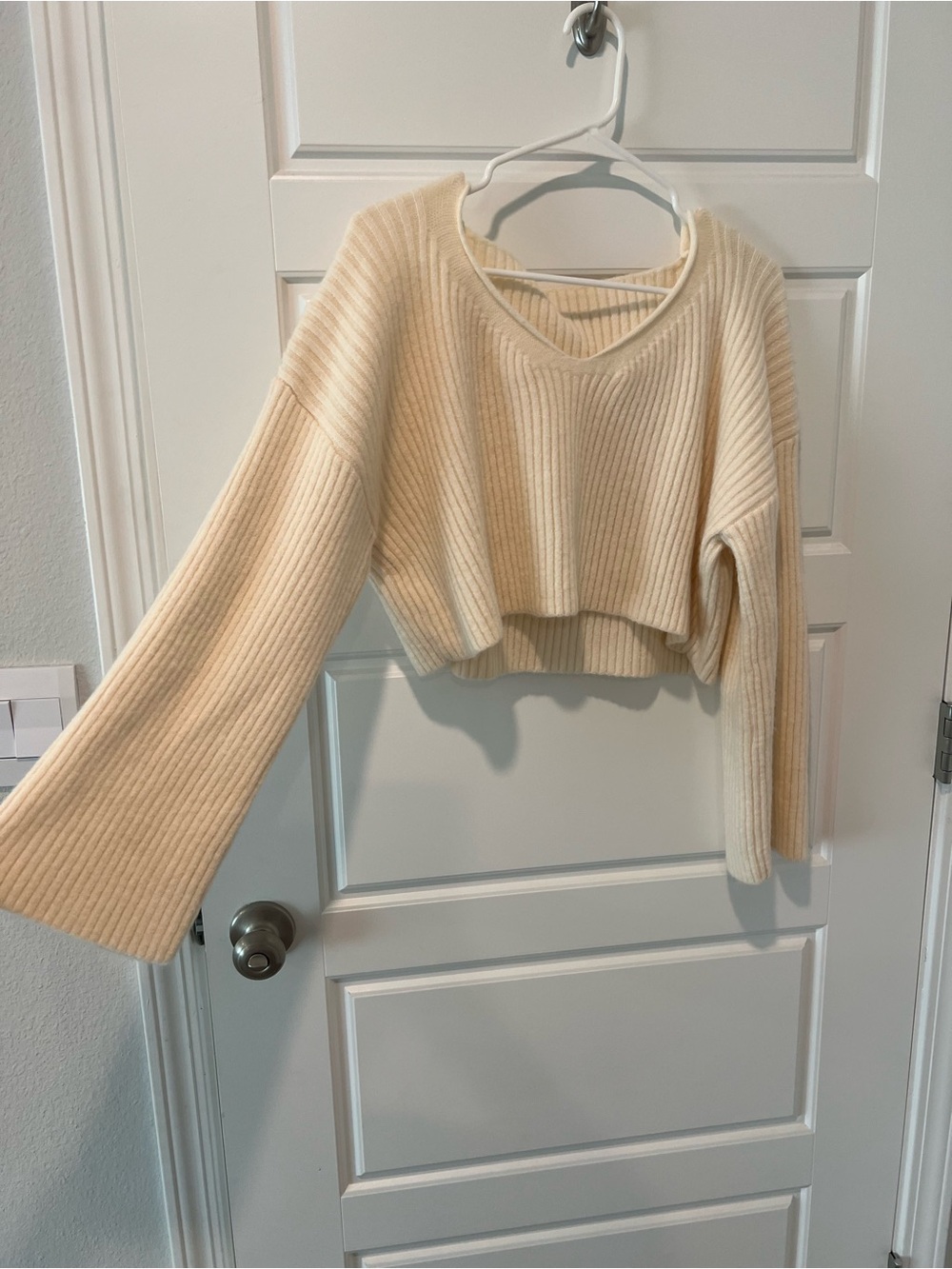 Women’s Cropped Ribbed V-Neck Sweater - Cream